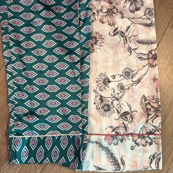 ((2 PAIR)) VICTORIAS SECRET WIDE LEG SATIN PAJAMA PANTS SIZE SMALL - Picture 2 of 8